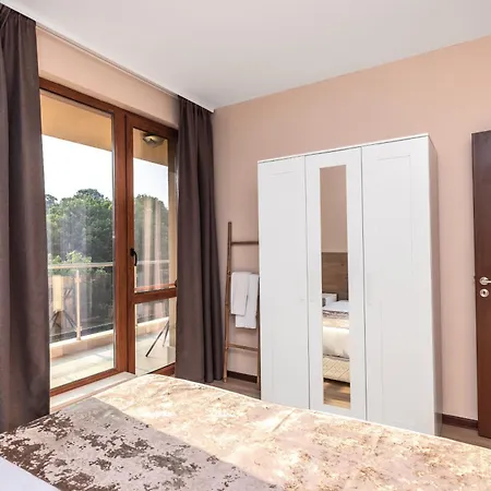 Nest Apartment *